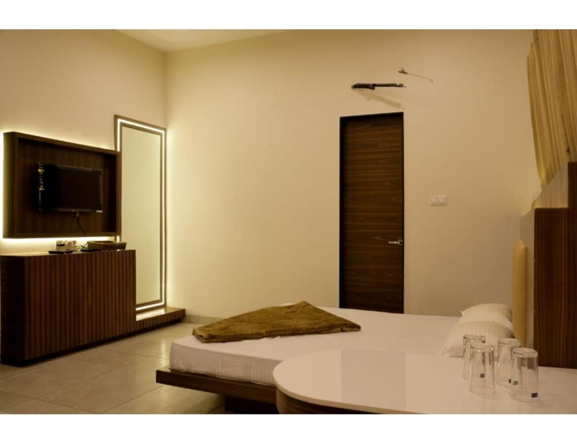 Hotel Govindam, Ujjain Eksteriør billede