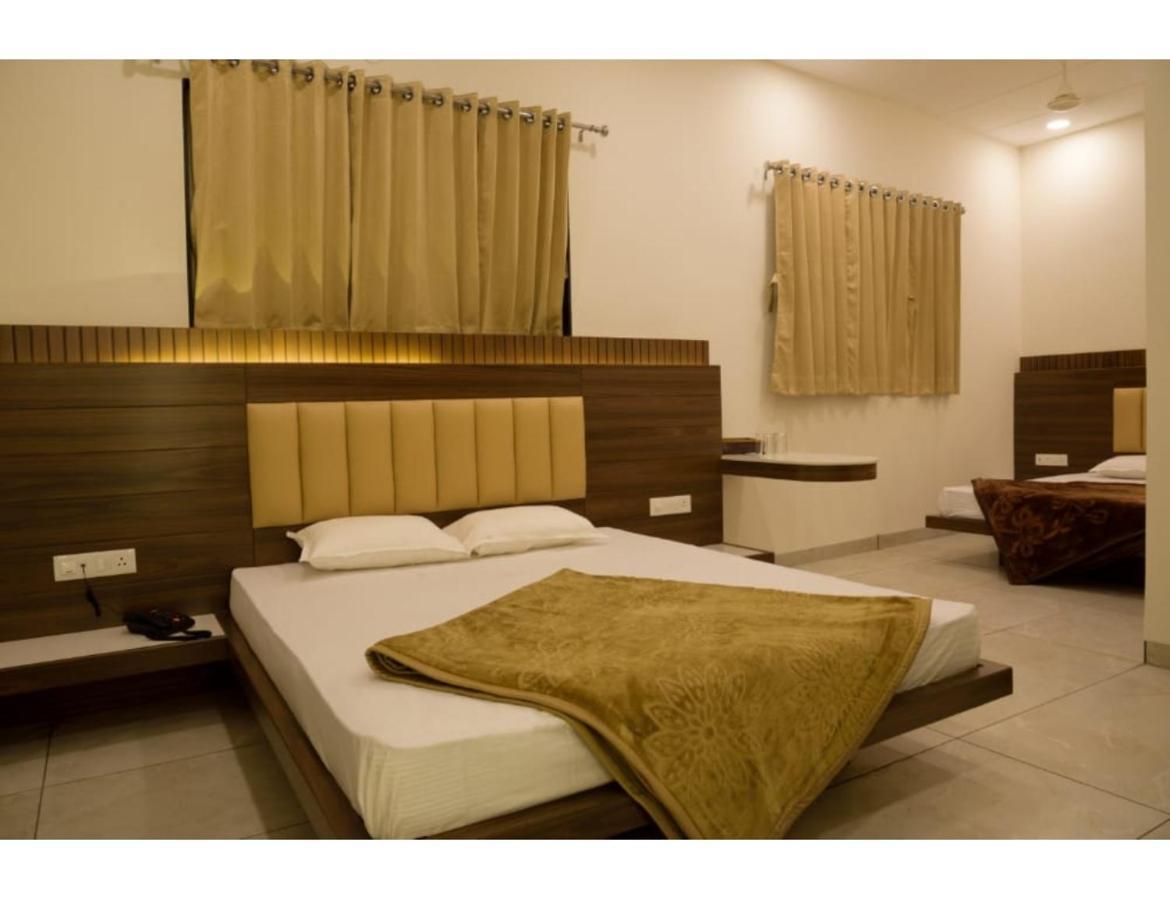 Hotel Govindam, Ujjain Eksteriør billede