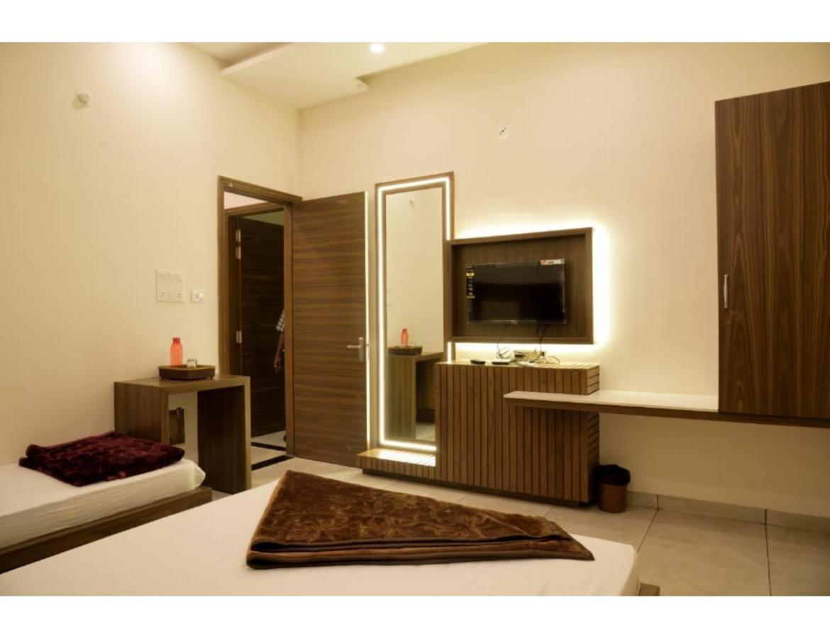 Hotel Govindam, Ujjain Eksteriør billede